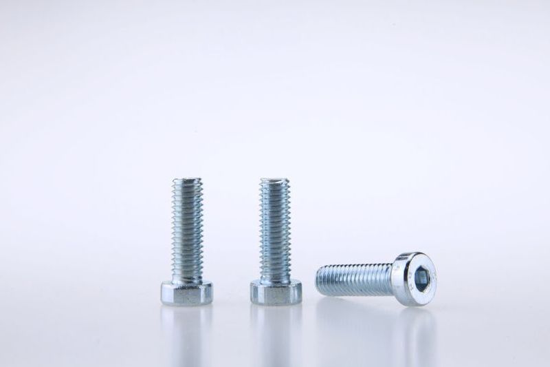 Low head socket screws